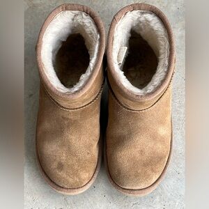 UGG Classic Mini Platform Boots Girls Youth Size 3 Chestnut